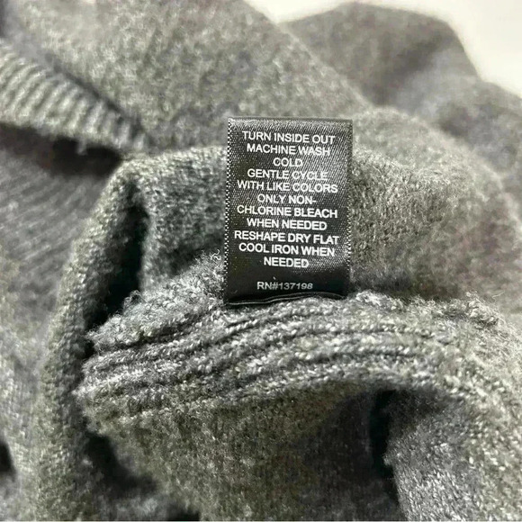 Tahari Gray Long Sleeve Knit Turtleneck Comfortable Soft Sweater Size Medium - Picture 10 of 14